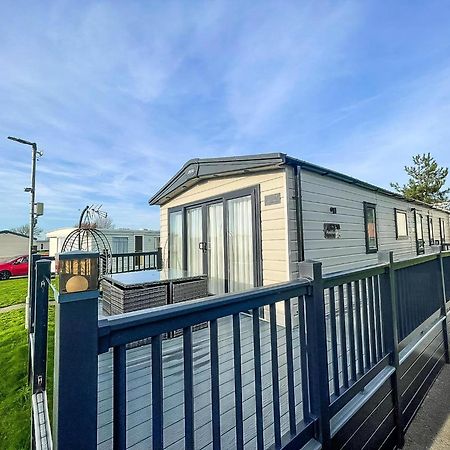 Stunning 8 Berth Caravan With Decking At Kessingland Beach Ref 90017D Benacre Exterior photo