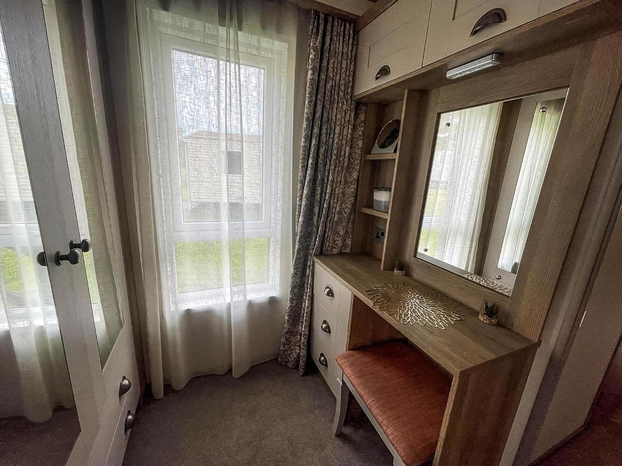 Stunning 8 Berth Caravan With Decking At Kessingland Beach Ref 90017D Benacre Exterior photo