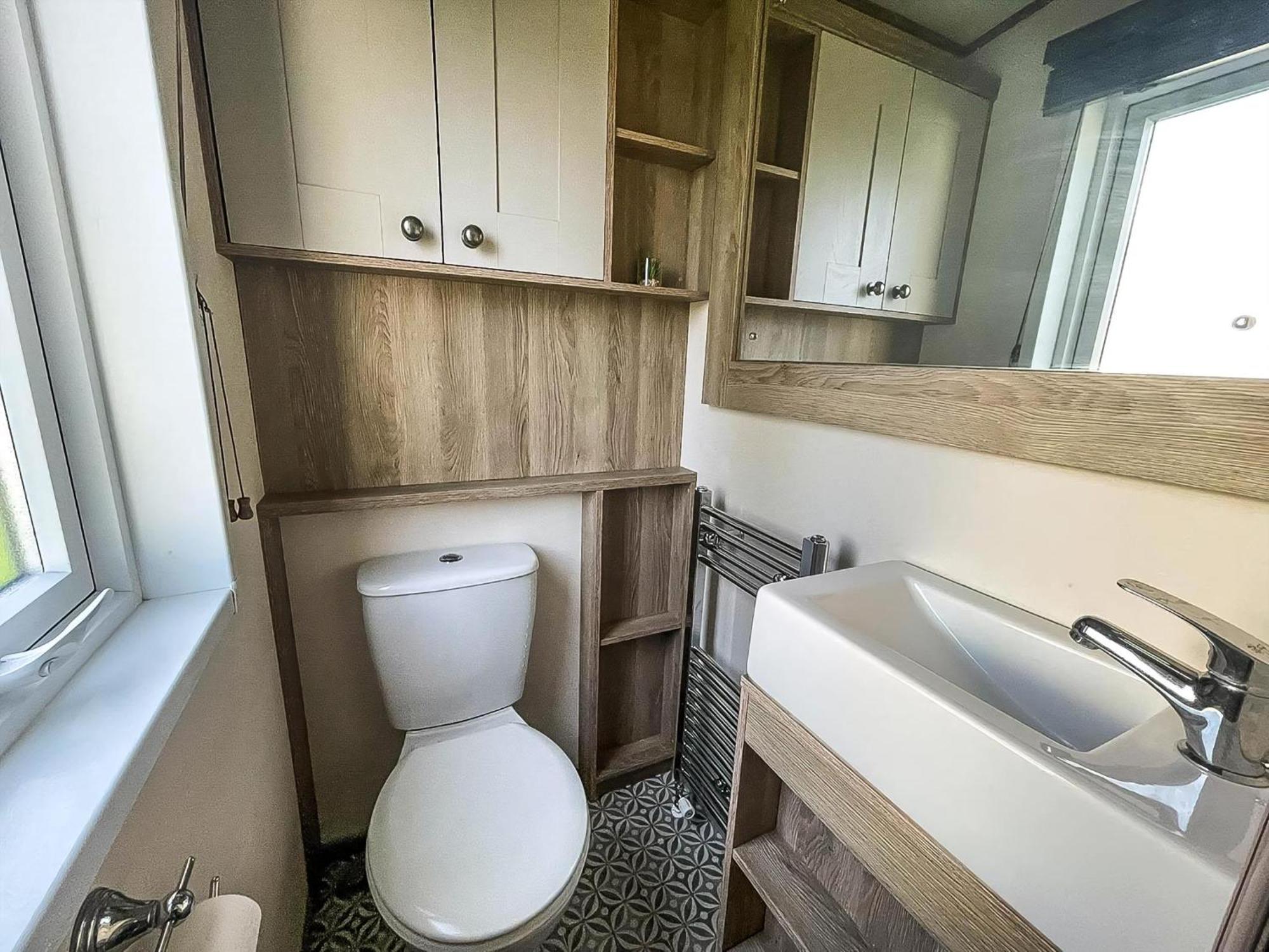 Stunning 8 Berth Caravan With Decking At Kessingland Beach Ref 90017D Benacre Exterior photo
